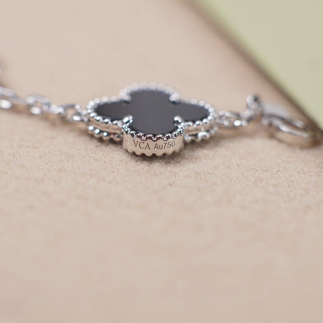 ˇGilded EraˇCLOVER 5 MOTIF ONYXS BRACELET SILVER