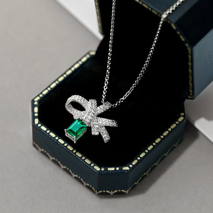 [STREET] Luxuriöse Halskette mit smaragdgrünem Schliff in Blumenform