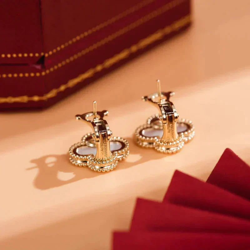 ˇGilded EraˇCLOVER MEDIUM 1 MOTIFS  WHITE MOP STUD EARRINGS