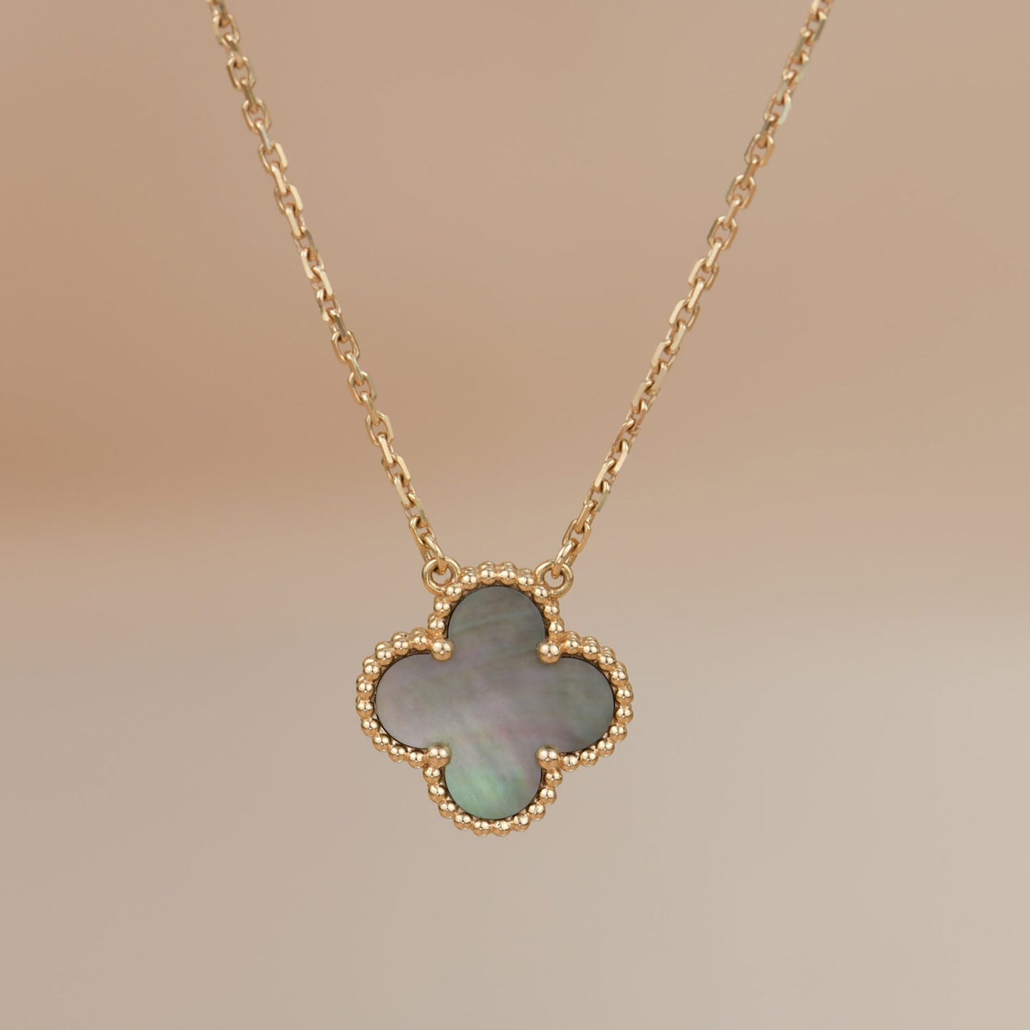 ˇGilded EraˇCLOVER 15MM  GRAY MOTHER OF PEARL NECKLACE