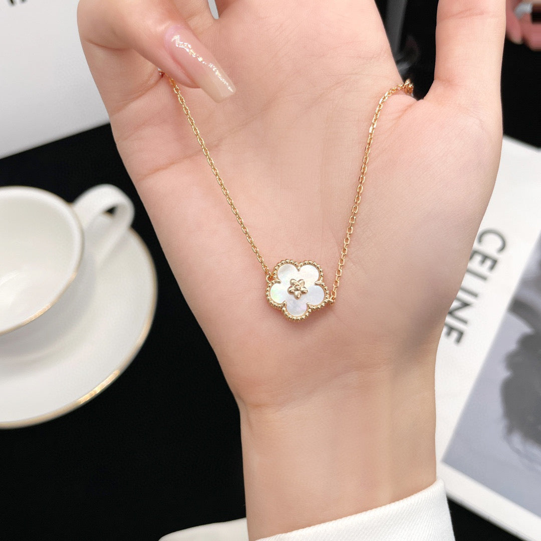 ˇGilded EraˇLUCKY WHITE MOP PLUM BLOSSOM  BRACELET