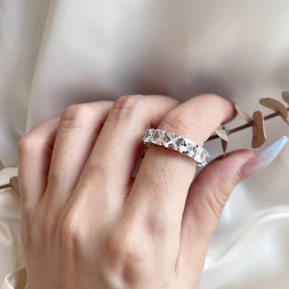 [STREET]Eleganter Tennisring im Prinzessschliff