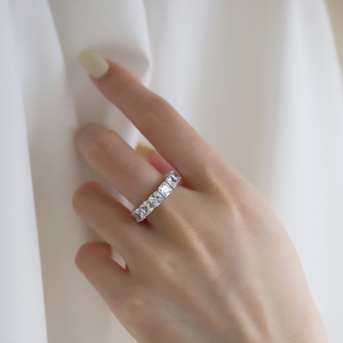 [STREET]Eleganter Tennisring im Prinzessschliff