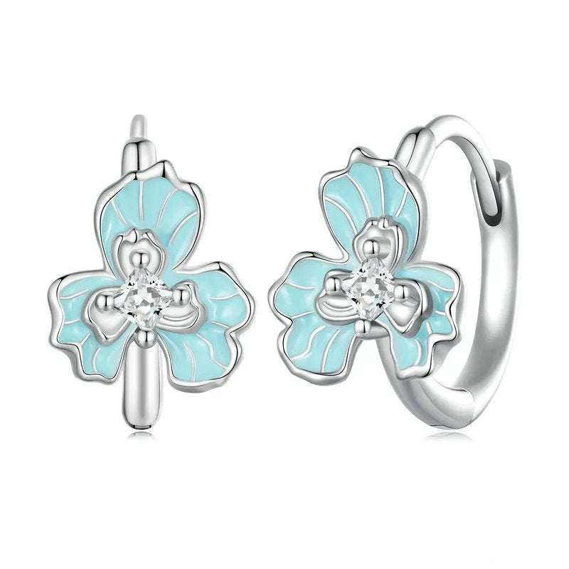 [STREET] Blaue Emaille-Ohrclips mit Iris-Blumenmotiv
