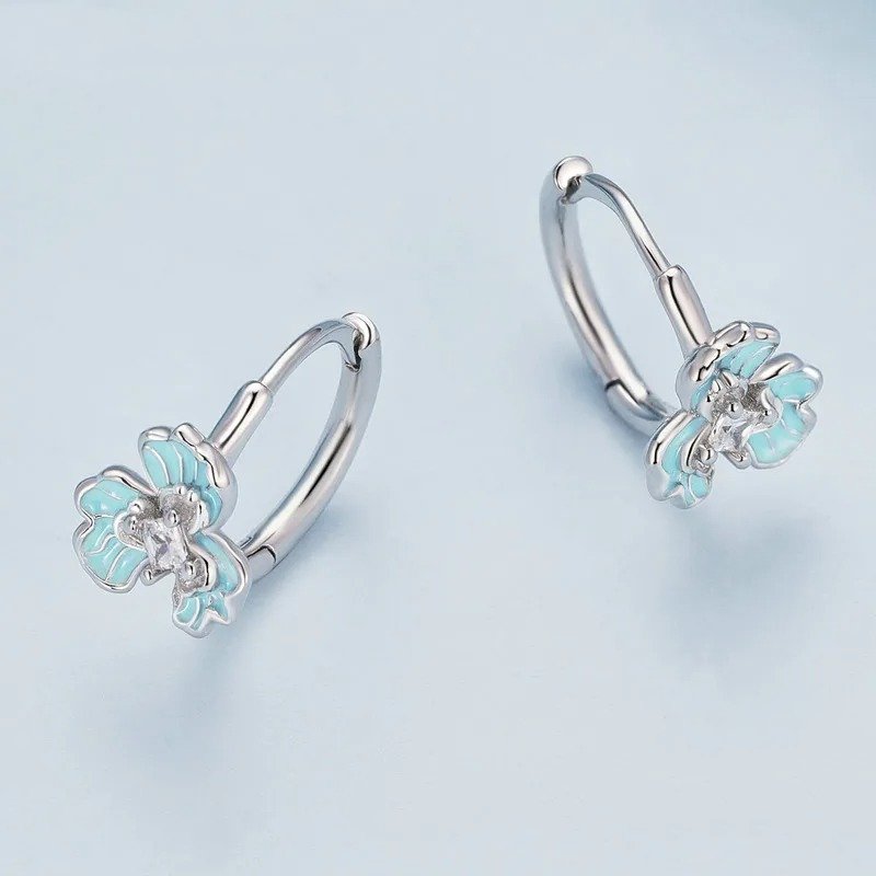 [STREET] Blaue Emaille-Ohrclips mit Iris-Blumenmotiv