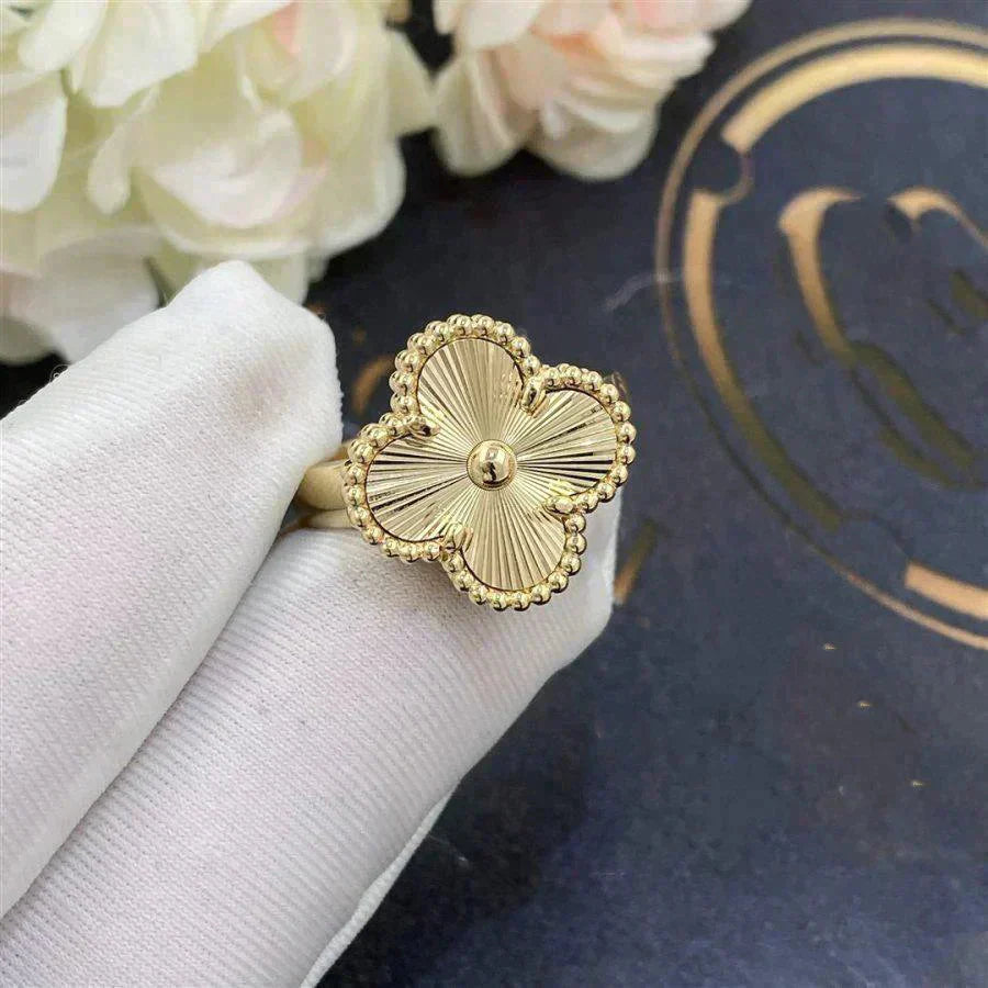 ˇGilded EraˇCLOVER GOLD RING